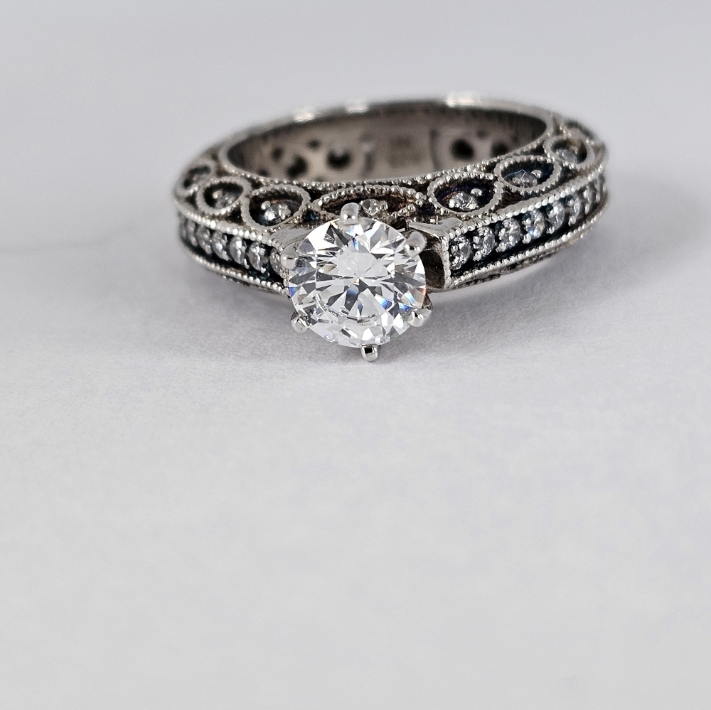 Stunning Designer Zircon Ring Sz 6 ! - Picture 3 of 14